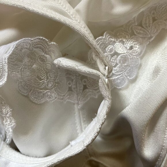 Dolce Vita Intimates White Instant Shaping Wireless Bodysuit 38D - Picture 6 of 6